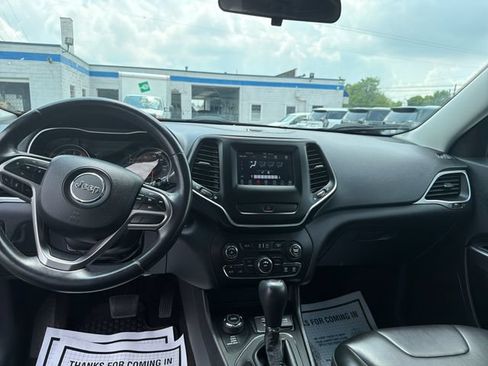 Used 2019 Jeep Cherokee Latitude Plus w/ Cold Weather Group AWD/4WD image 12