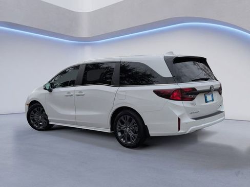New 2026 Honda Odyssey Touring image 9