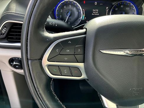 Used 2022 Chrysler Pacifica Limited image 12