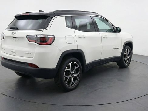 Used 2025 Jeep Compass Limited image 9