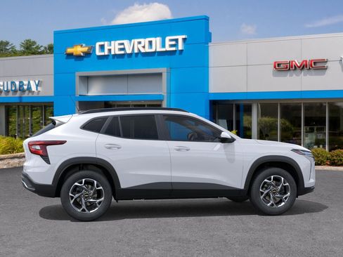 New 2026 Chevrolet Trax LT w/ LT Convenience Package FWD image 5