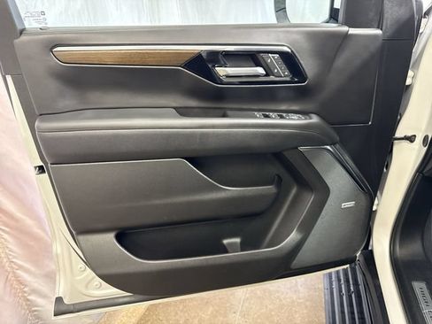Certified 2025 Chevrolet Suburban High Country AWD/4WD image 26