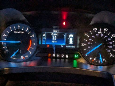 Used 2018 Ford Explorer XLT image 13