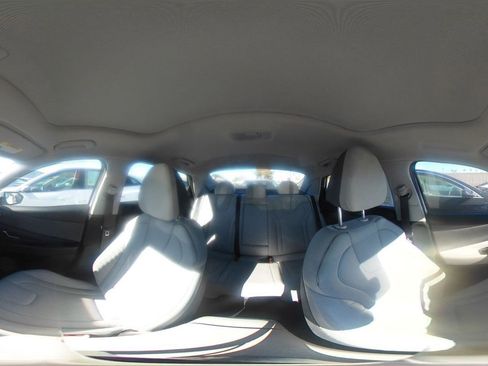 Used 2025 Hyundai Elantra Limited image 42