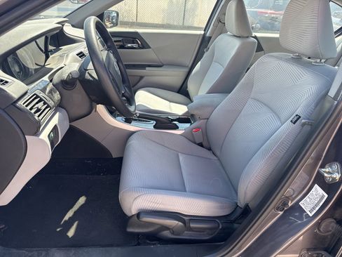 Used 2017 Honda Accord LX image 6