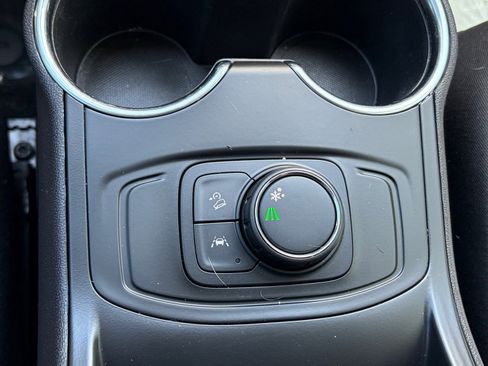 Used 2024 GMC Terrain SLE FWD image 29