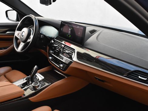 Used 2022 BMW 530i xDrive w/ M Sport Package image 27