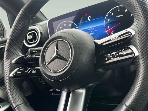 Used 2024 Mercedes-Benz GLC 300 4MATIC image 15