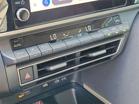 Used 2025 Toyota Camry LE image 27