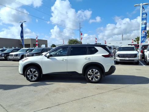Used 2023 Nissan Rogue SV FWD image 2