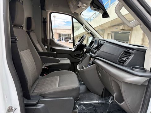 Certified 2022 Ford Transit 250 Medium Roof RWD image 32