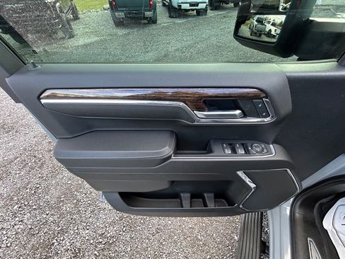 Used 2024 GMC Sierra 1500 Elevation image 9