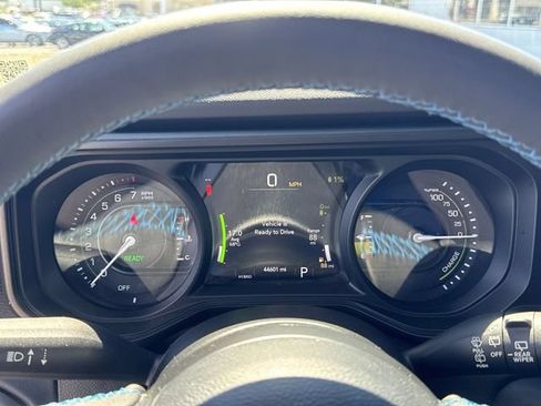 Used 2024 Jeep Wrangler Unlimited Rubicon 4xe AWD/4WD image 18