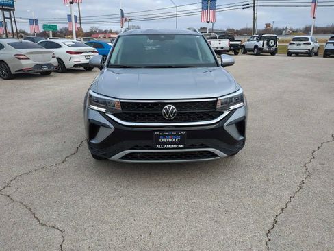 Used 2024 Volkswagen Taos SE image 3