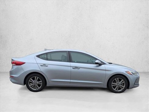 Used 2017 Hyundai Elantra SE image 4