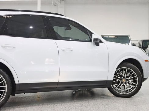 Used 2022 Porsche Cayenne Platinum Edition image 11