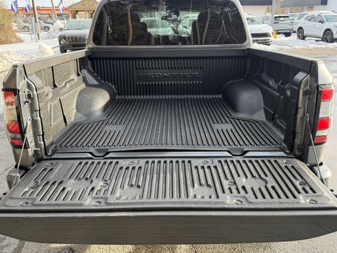 Used 2023 Nissan Frontier SV image 4