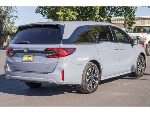 Used 2026 Honda Odyssey Elite image 3