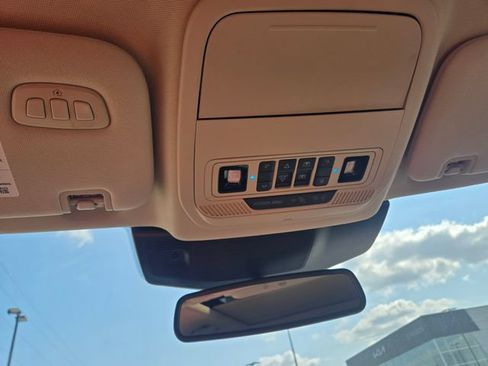 Used 2024 Ford Explorer Limited w/ Equipment Group 301A AWD/4WD image 25