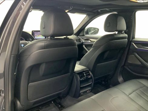 Used 2021 BMW 530e w/ Premium Package image 16