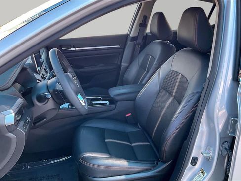 Used 2024 Nissan Altima 2.5 SR FWD image 9
