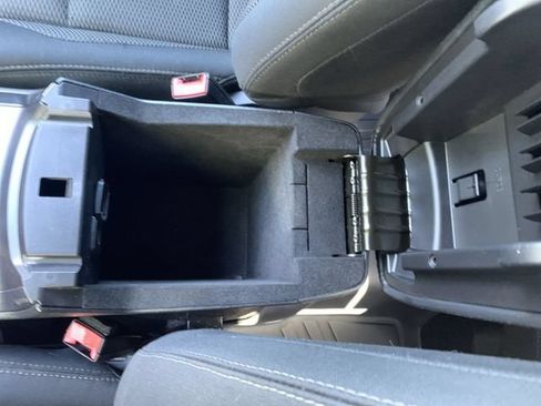 Used 2017 Ford Explorer XLT w/ Equipment Group 201A FWD image 26