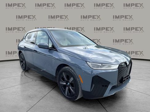 Used 2024 BMW iX xDrive50 w/ Sport Package AWD/4WD image 4