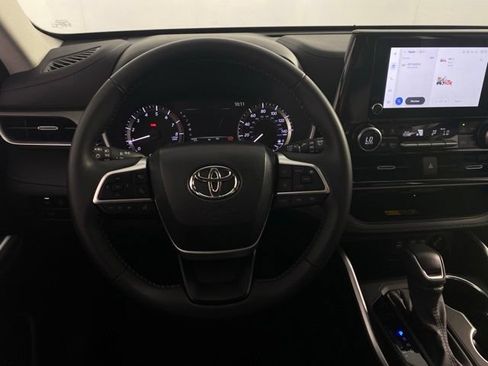 Used 2025 Toyota Highlander XLE AWD/4WD image 21