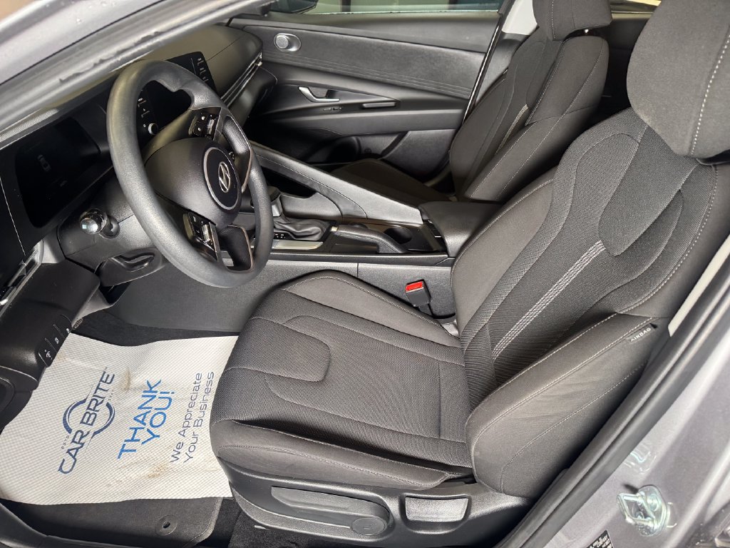 Used 2025 Hyundai Elantra SE FWD image 20