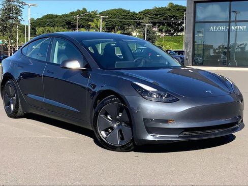 Used 2023 Tesla Model 3 Standard Range image 1