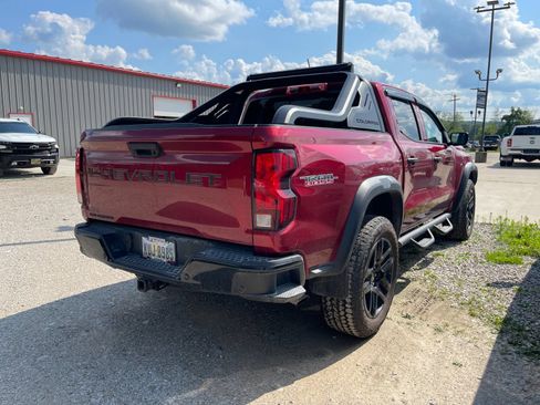 Used 2025 Chevrolet Colorado Trail Boss w/ Midnight Edition AWD/4WD image 5