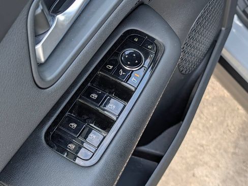 Used 2023 Nissan Ariya FWD image 19