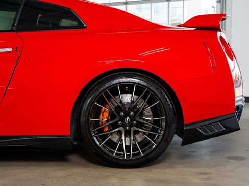 Used 2023 Nissan GT-R Premium w/ Floor Mat Package image 25