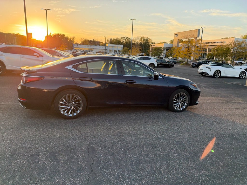 Used 2025 Lexus ES 350 w/ Luxury Package FWD image 16
