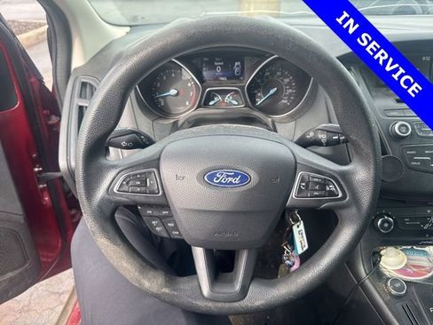 Used 2017 Ford Focus SE FWD image 5