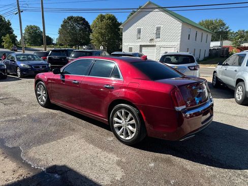 Used 2019 Chrysler 300 Limited image 8