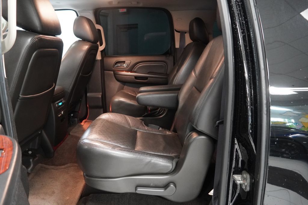 Used 2013 Cadillac Escalade ESV Premium AWD/4WD image 27