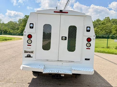 Used 2017 Chevrolet Express 3500 RWD image 6