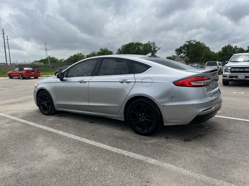 Used 2020 Ford Fusion SE w/ Equipment Group 151A FWD image 3