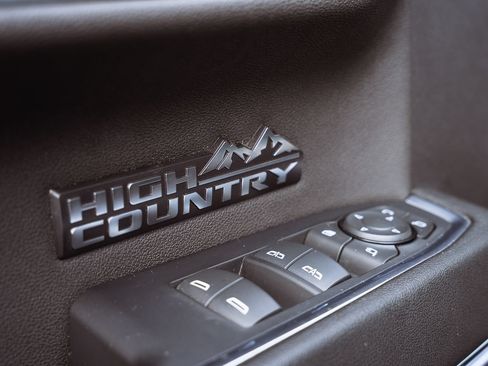 Used 2024 Chevrolet Silverado 1500 High Country w/ Technology Package AWD/4WD image 33