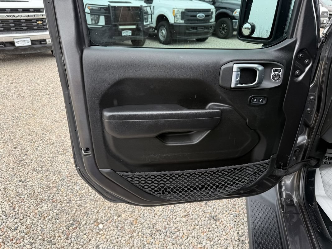 Used 2023 Jeep Gladiator Sport AWD/4WD image 29