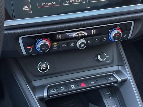 Certified 2025 Audi Q3 2.0T Premium Plus w/ Premium Plus Package image 31