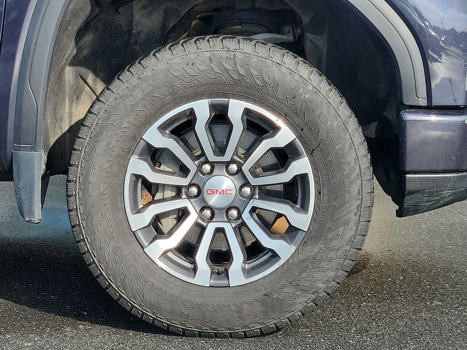 Used 2022 GMC Sierra 1500 AT4 w/ Technology Package AWD/4WD image 12