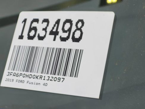 Used 2019 Ford Fusion SE image 3