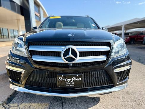 Used 2015 Mercedes-Benz GL 550 4MATIC image 2
