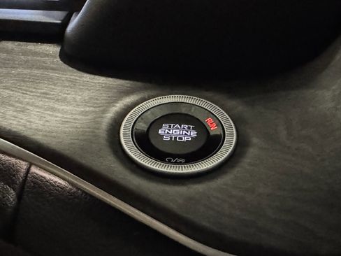 Used 2023 Jeep Grand Cherokee Limited image 32