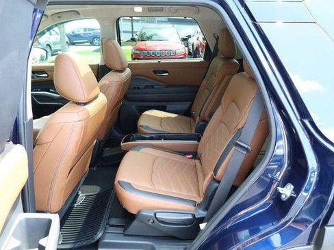 Used 2025 Nissan Pathfinder Platinum AWD/4WD image 26