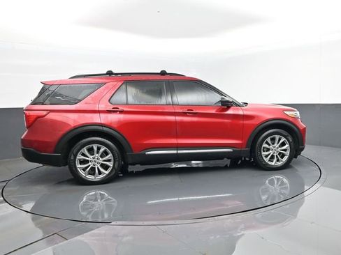 Used 2020 Ford Explorer XLT w/ Equipment Group 202A AWD/4WD image 4