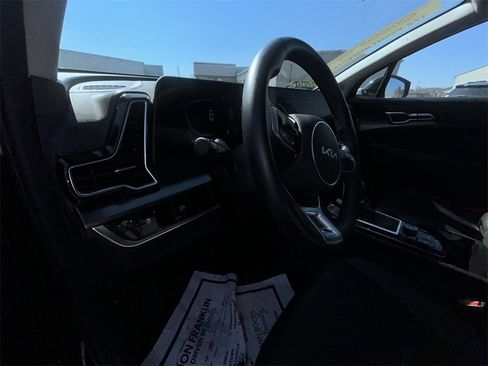 Used 2025 Kia Sportage EX image 11