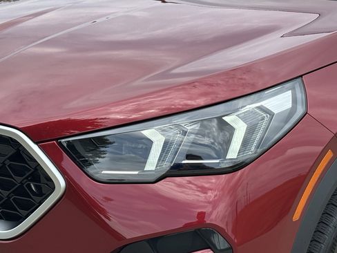 Certified 2025 BMW X2 xDrive28i AWD/4WD image 6